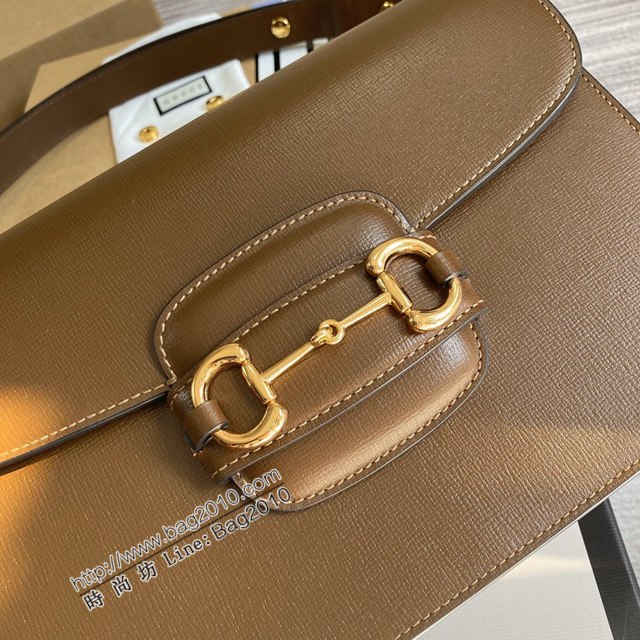 Gucci新款原廠皮女包 古馳1995馬銜扣手袋 Gucci棕色全皮小號翻蓋肩背包 602204  ydg3097